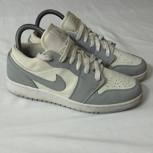 Nike Air Jordan 1 Low Paris Sneakers Shoes Women's Size 7 White Grey Athletic - Picture 15 of 16